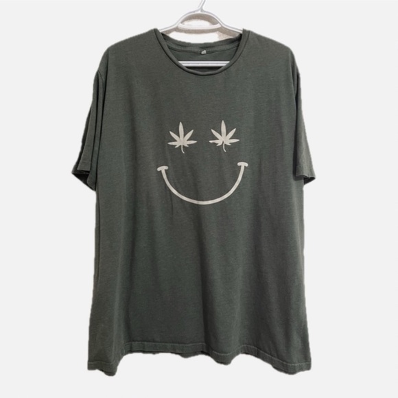 Happy face, pot leaves graphic t-shirt. - Picture 2 of 4